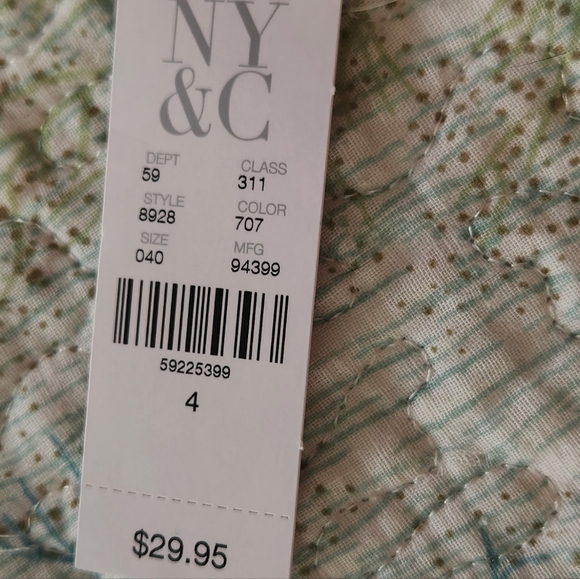 New York & Company NWT Kelly Green Women's 4" Chino Shorts - 4 - Picture 8 of 8